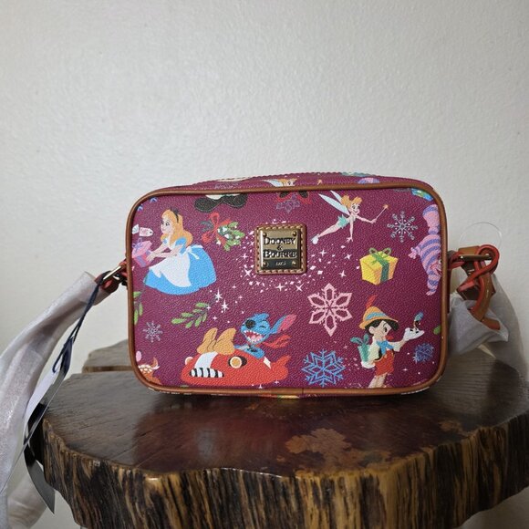 Disney Dooney & Bourke 2023 Christmas Holiday Camera Crossbody Bag NWT Rare - Picture 16 of 16